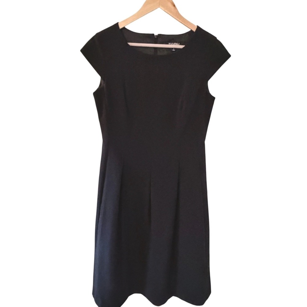 ROZ & ALI Black Fit & Flare Dress Women's Size 6 Cap Sleeve Pleated Lined